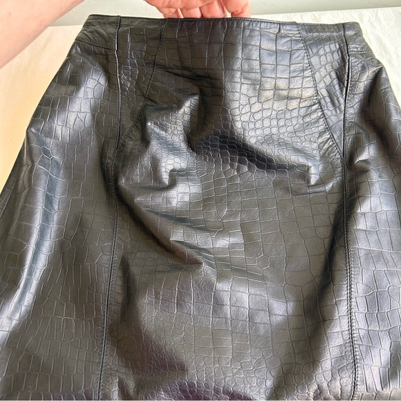 'toffs Black Leather Crocodile Imprint Midi Pencil Skirt - Picture 7 of 9